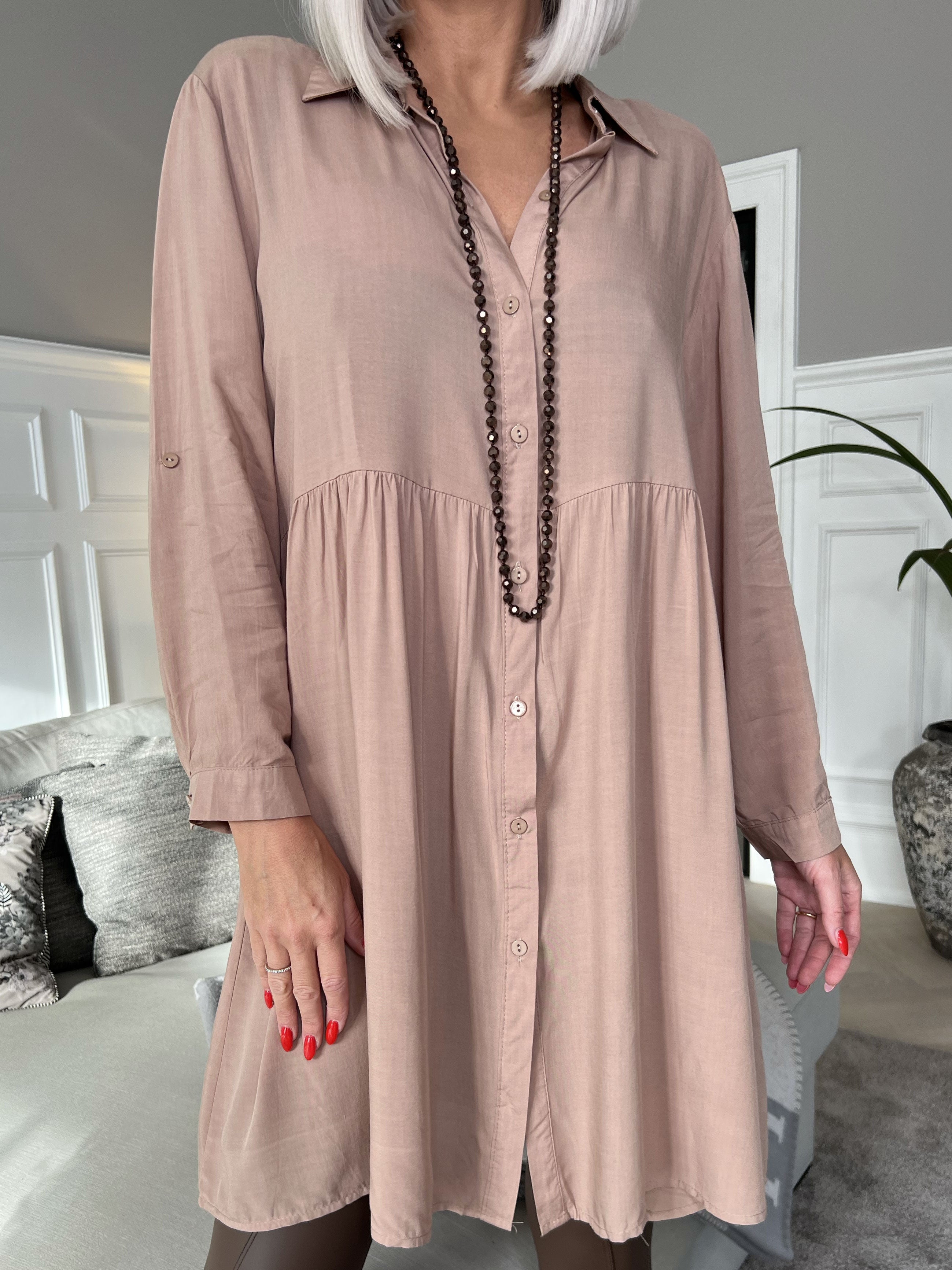 Katinka - Skjortklänning i lös passform - Taupe